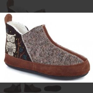 Acorn owl booties